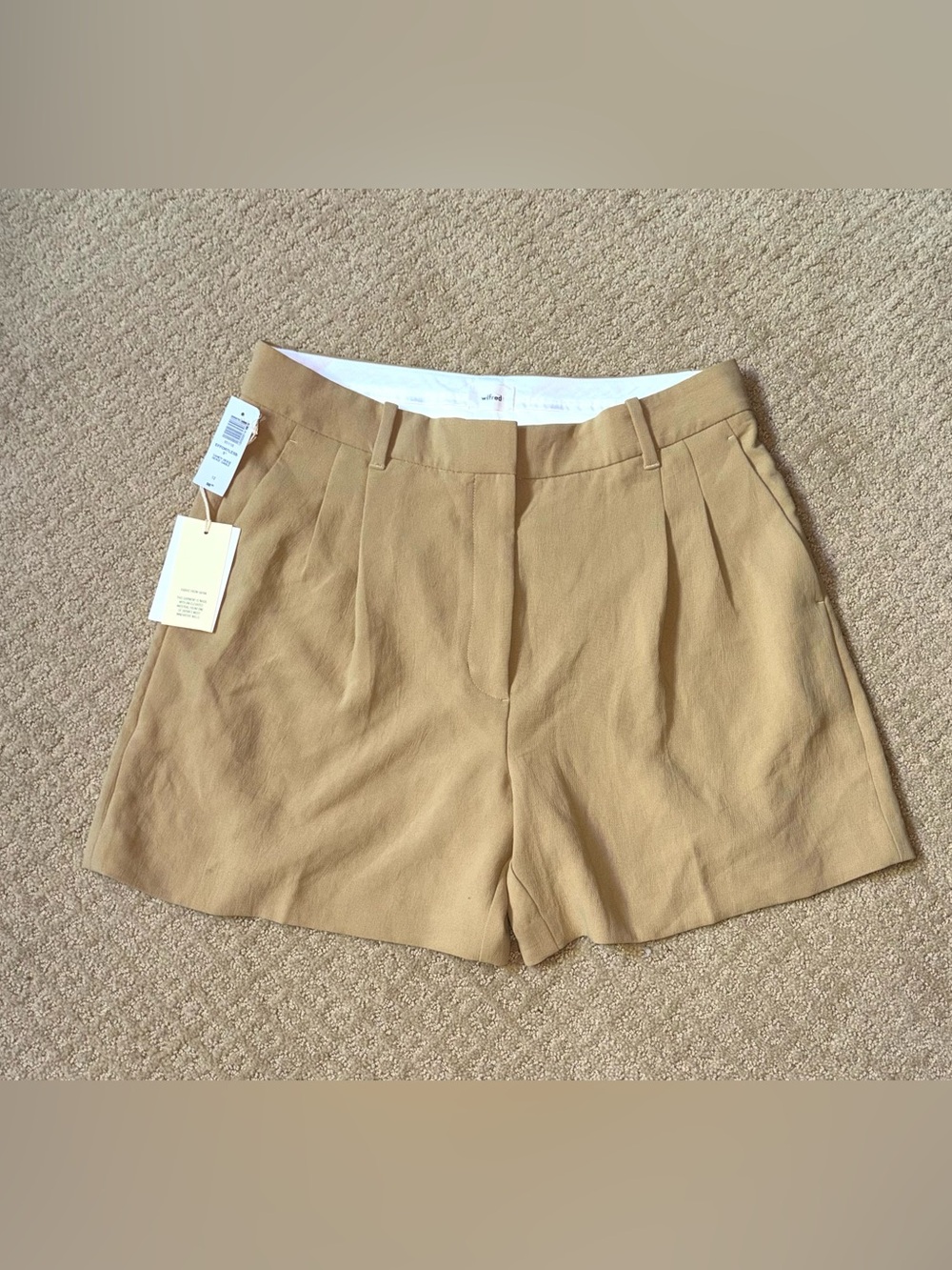 NEW Aritzia Wilfred The Effortless Short Mid-Thigh - Size 12 in Sandy Beige